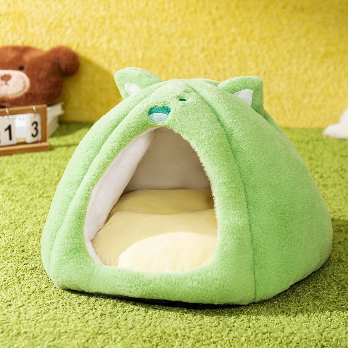 Toast-shaped pet bed with an open/semi-enclosed design.